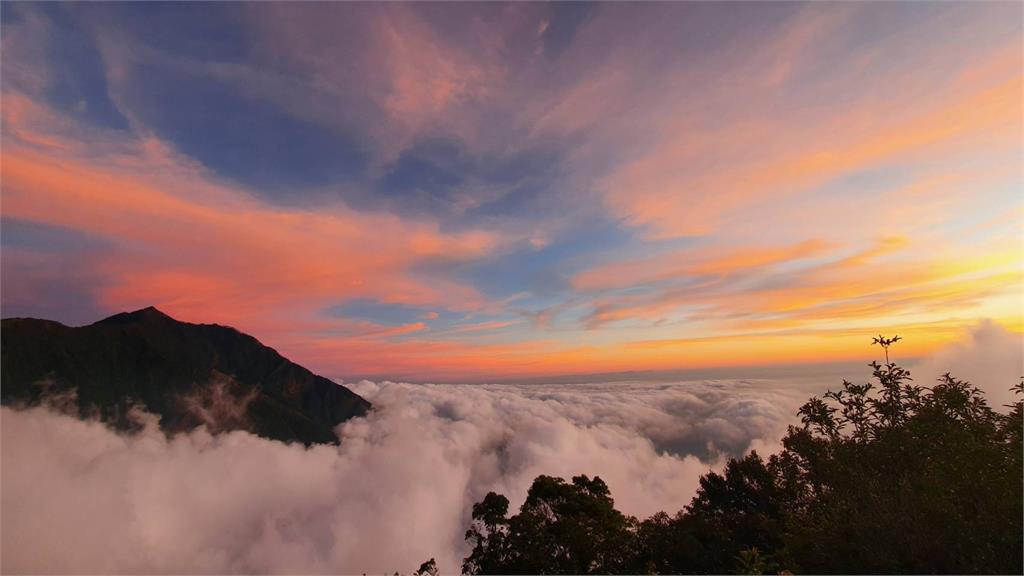「雲海故鄉」北大武山！飽覽季節限定「雲瀑傾瀉」的零死角美景