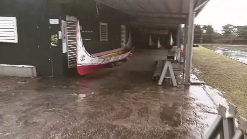 宛如災難片　康芮15級強陣風橫掃　蘭嶼綠島狂風暴雨