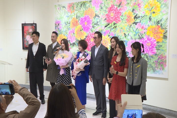 女星韓湘琴辦畫展險「鬧婚變」? 兒孫齊慶53年金石情