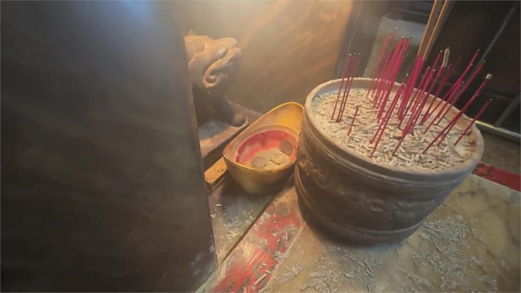 神蹟顯現? 屏東東港朝隆聖堂元寶盒竟瞬間移動 答案竟然是...
