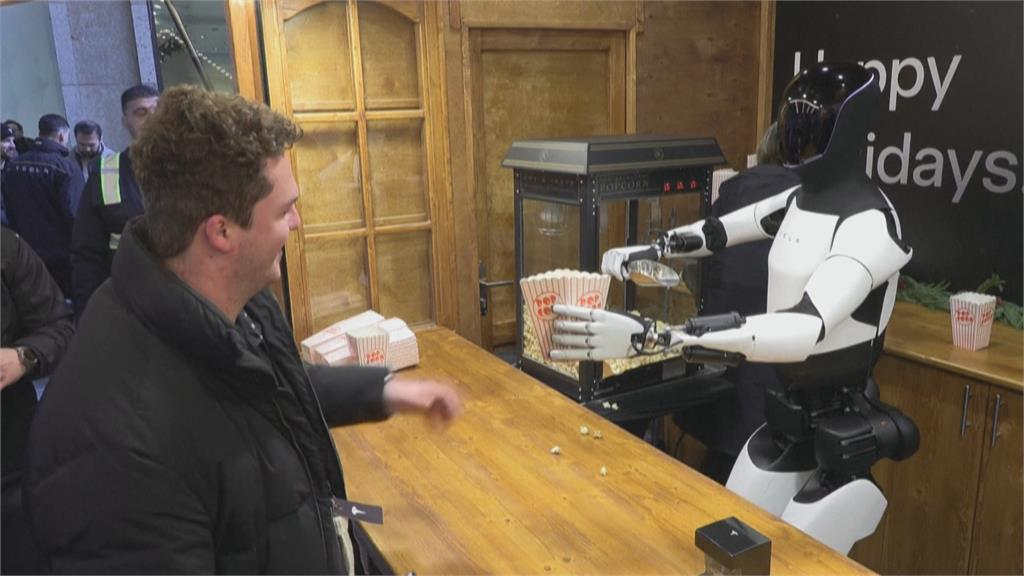 「爆米花機器人」引熱議 民眾排隊搶買拍照