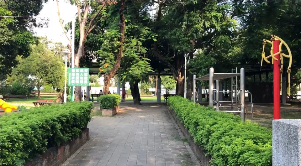 台南公園「嚴禁烤肉、放煙火」 公司租夜市空地「行動烤肉車」助興