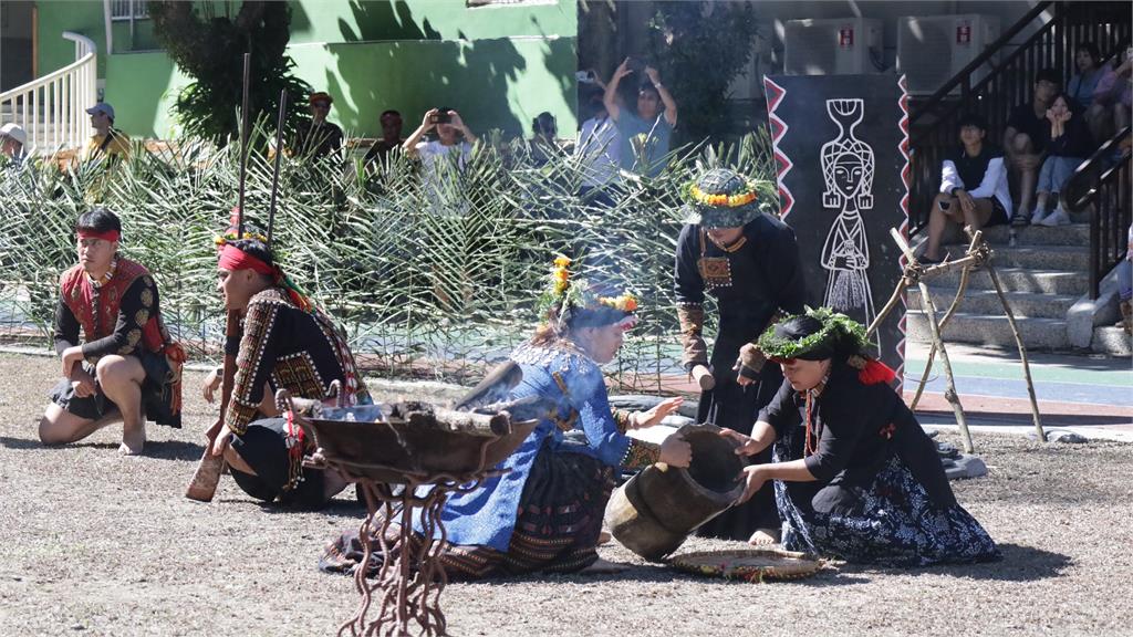 「多納黑米季」盛大登場祭典線上看全程直播 青年會領聖火開道族人齊聚慶豐收