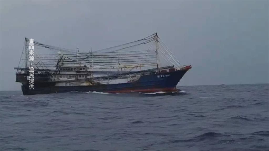 侵門踏戶!2中國籍漁船越界　海巡驅離竟當沒聽到