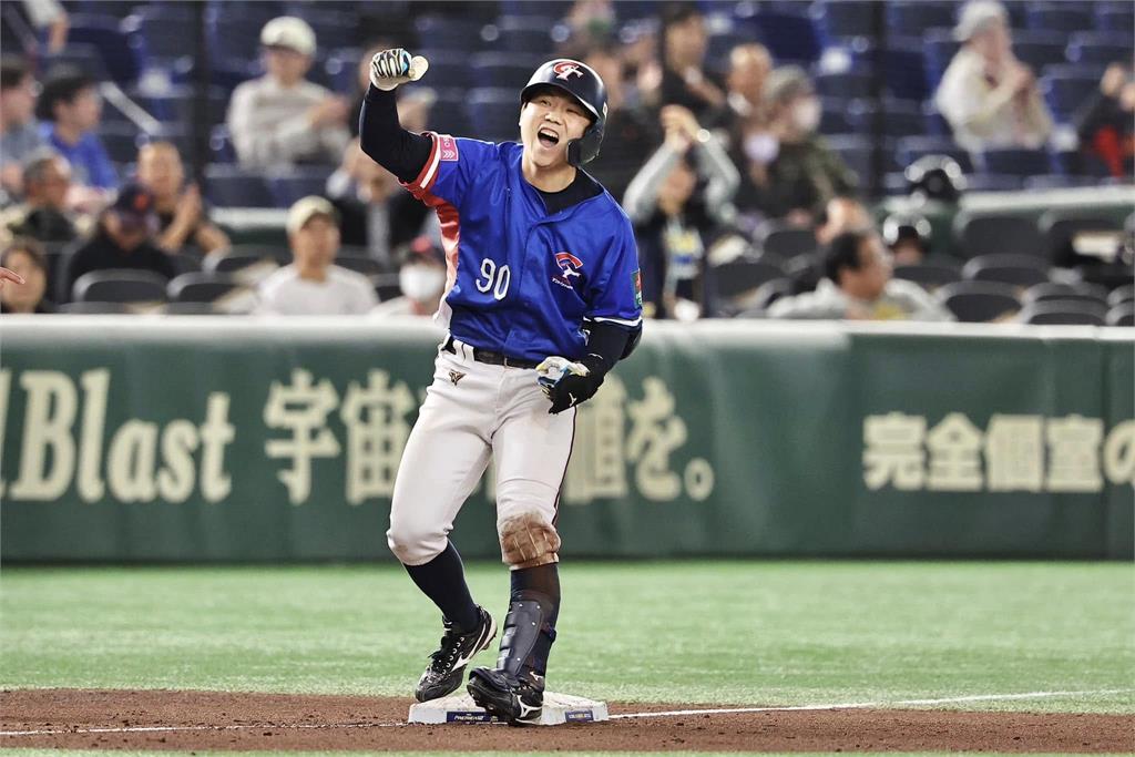 台灣奪12強冠軍 世界棒總官網點2大關鍵在「陳氏兄弟」 12強賽(影)/「台灣神威」陳晨威躍封面!世界棒總官網撰文點台灣奪冠「2大關鍵」