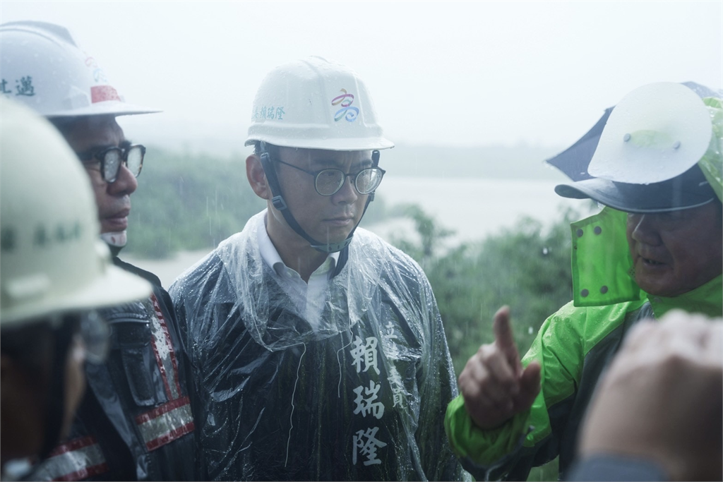 快新聞／旗山美濃豪雨停班課！賴瑞隆趕赴現場勘察　籲市民防災提高警覺