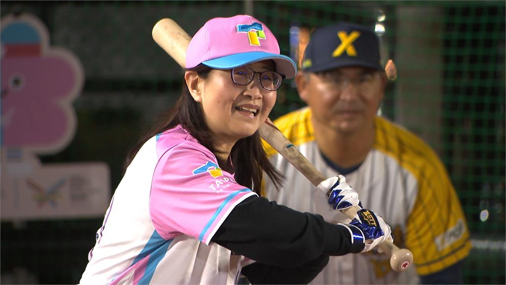 隊長林奕華率局處首長挑戰壘球 "Team台北"劍指世壯運冠軍!