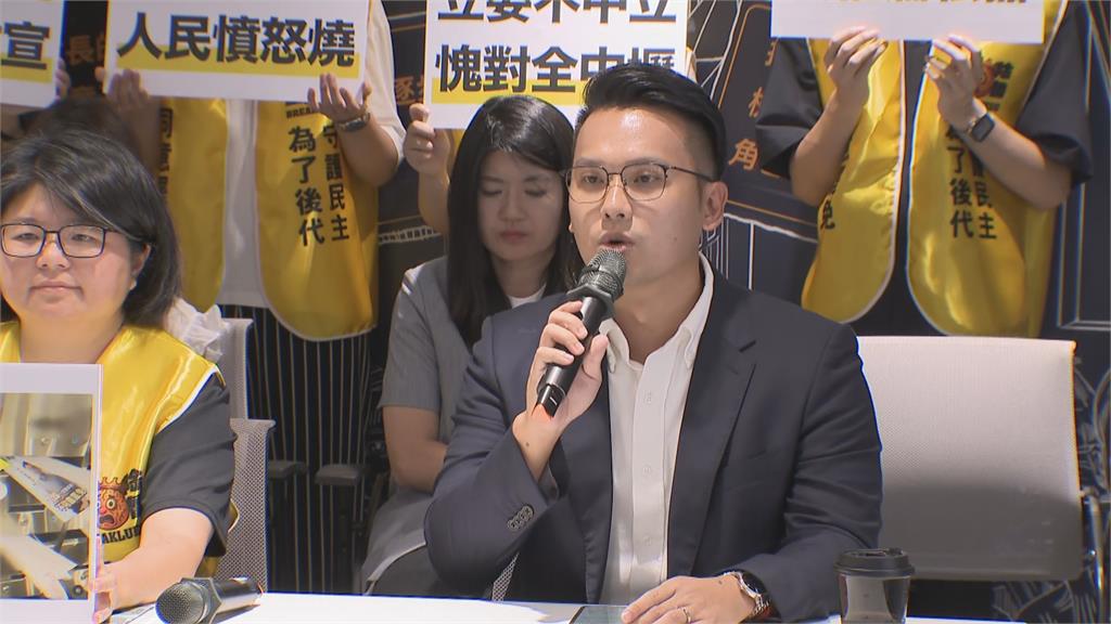 快新聞／「奧步」干擾！選舉公報夾魯明哲反罷文宣　罷團+7桃議員轟：上行下效