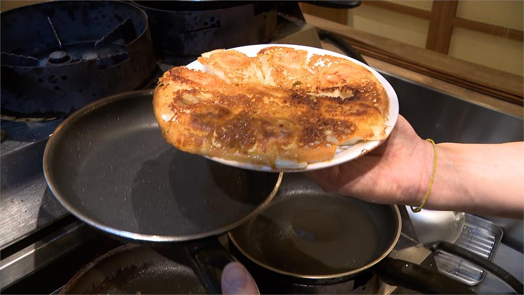 台中南區人氣煎餃飽滿多汁 路邊擺攤七年買下店面經營