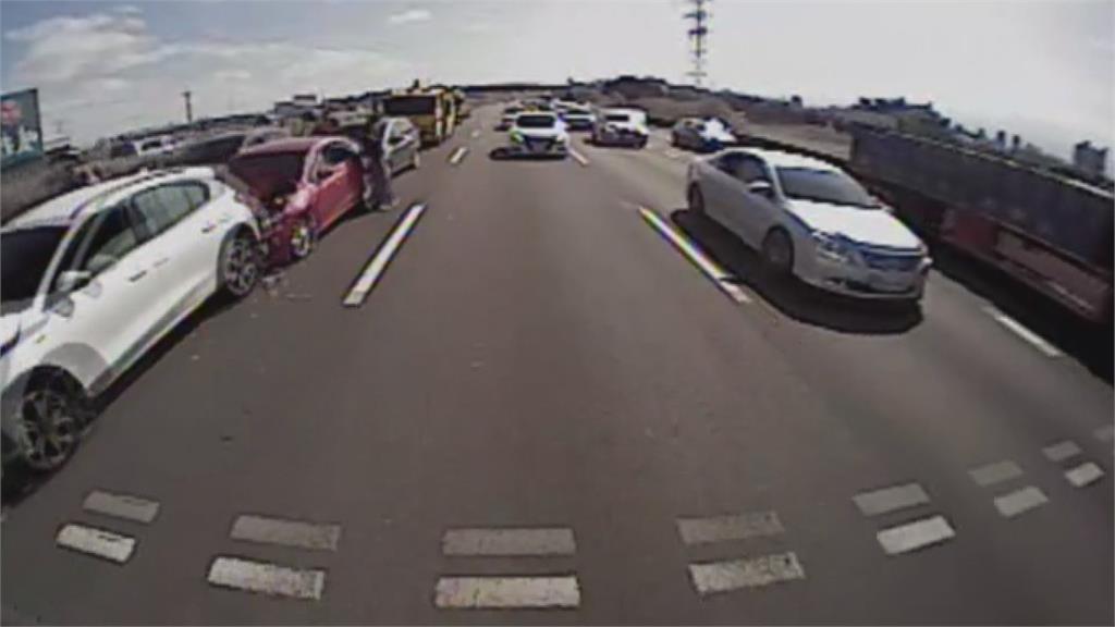 耶誕驚魂! 9車連環撞8人受傷 "國1彰化路段"一度大塞車