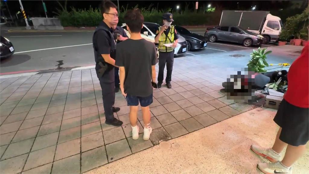 勸別車上抽菸爆衝突? 騎士遭駕駛一路尾隨撞花盆自摔