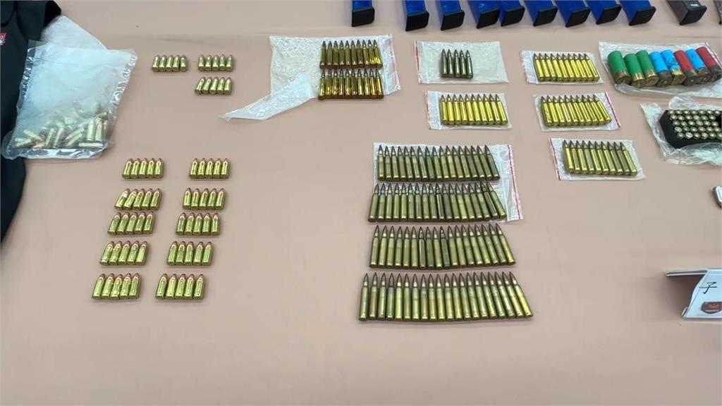 竹警破黑幫軍火庫!赫見美軍專用HK416突擊步槍