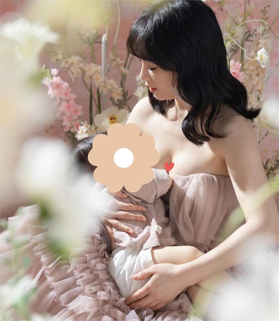 玉兔曬出「親餵哺乳照」母愛大爆量!7千粉震撼下跪:太美的畫面