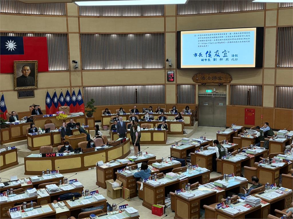 民進黨團議會質詢火爆　批劉和然違法代理市長