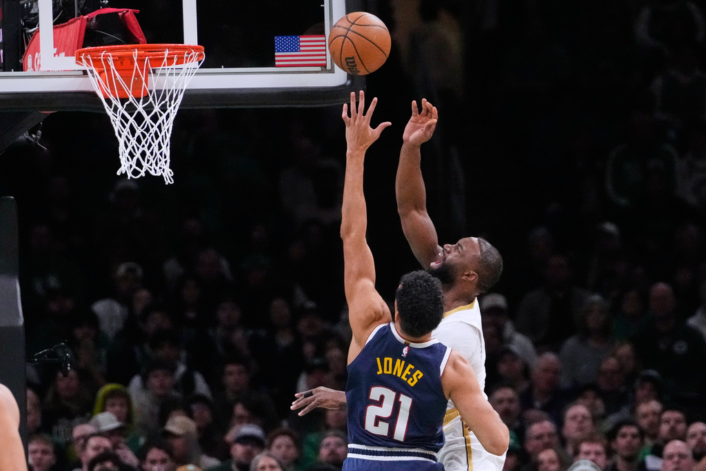 NBA(影)/杰倫砍33分無用!莫瑞扮帶頭大哥傳出17次助攻率隊擊敗綠衫軍