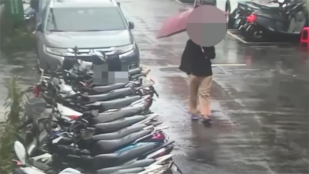 飛簷走壁?賊看準住戶樓層低 踩機車爬屋簷"入室行竊"