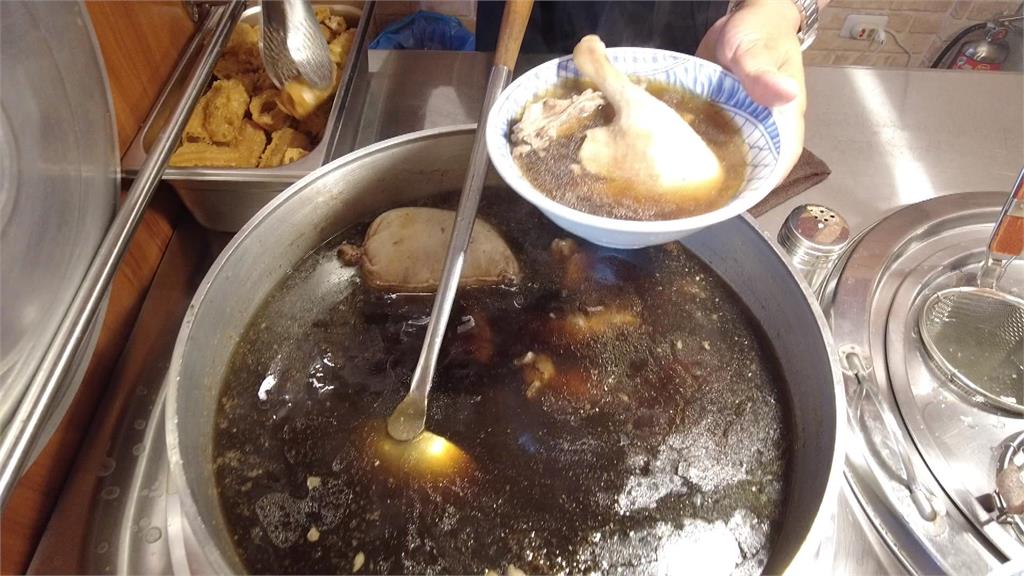 防疫菜單!台南四神湯老店改賣「雞肉碗粿」 藥膳排骨湯店推「雞絲麵、鴨肉湯」