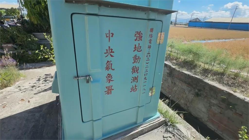 屏東泥火山噴發持續十小時 民眾見奇景拍照記錄
