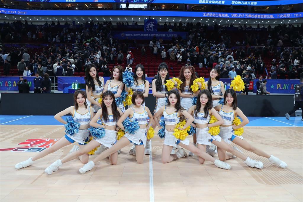 CBA/CBA掀起台式應援旋風!啦啦隊女孩李宏薪和「台灣隊長」陳盈駿相見歡