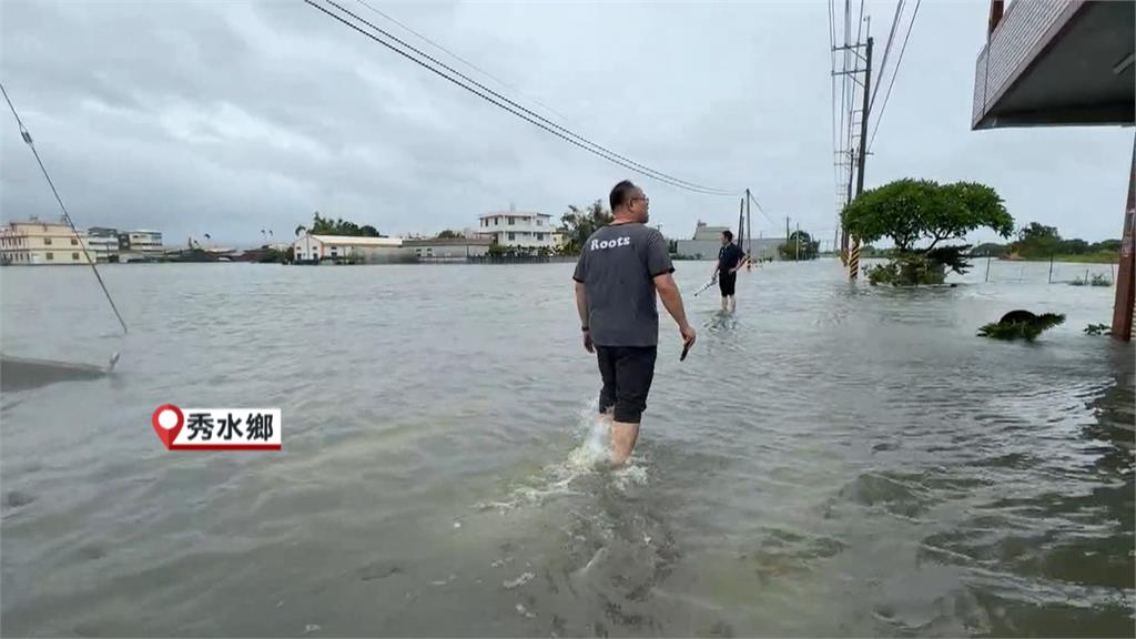 颱風大雨！家門前「有小河」　彰化二林廣興里上百人受困家中