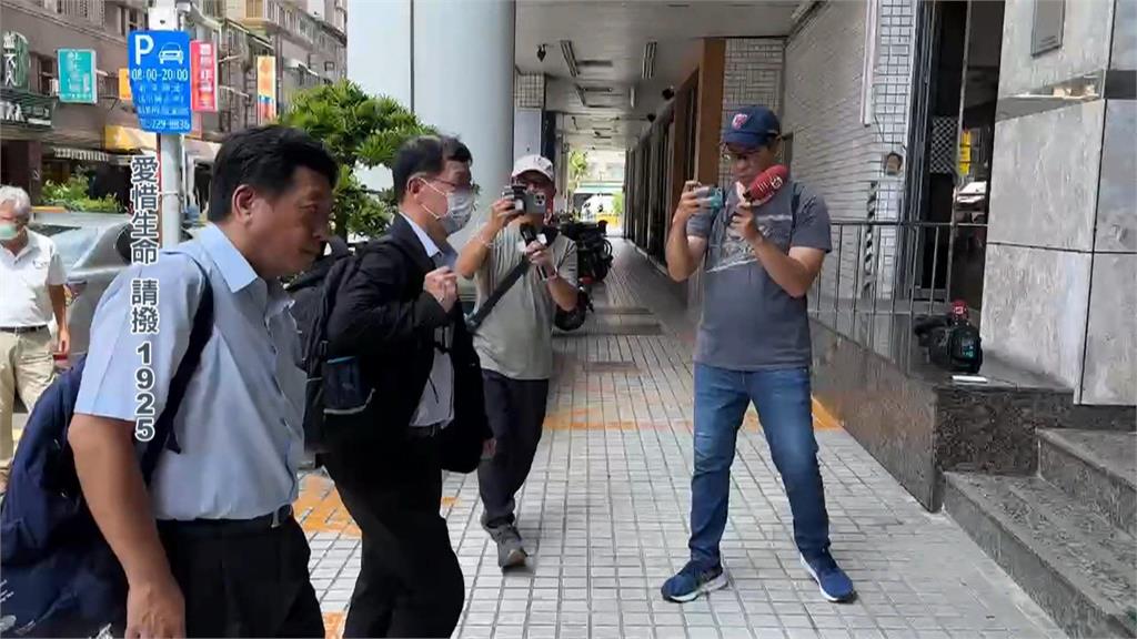 愛妻輕生彭振聲悲痛返高雄 民眾黨支持者北院外集結