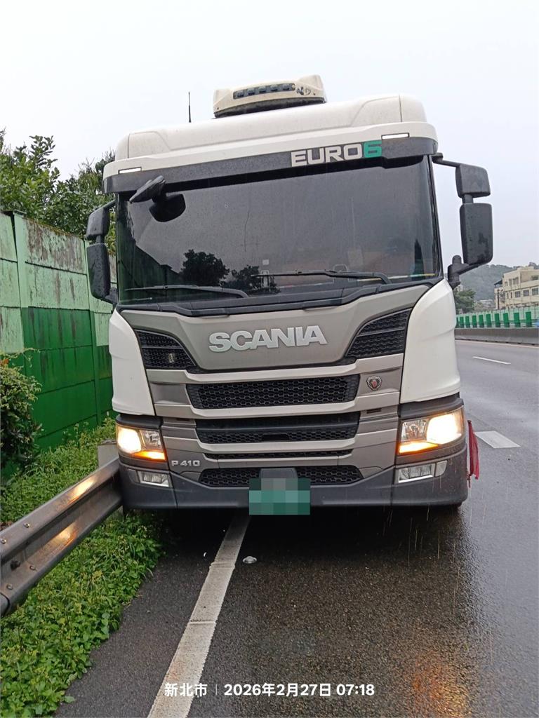 快新聞／國道1號發生危險物品運輸車自撞事故！一度回堵6公里車流
