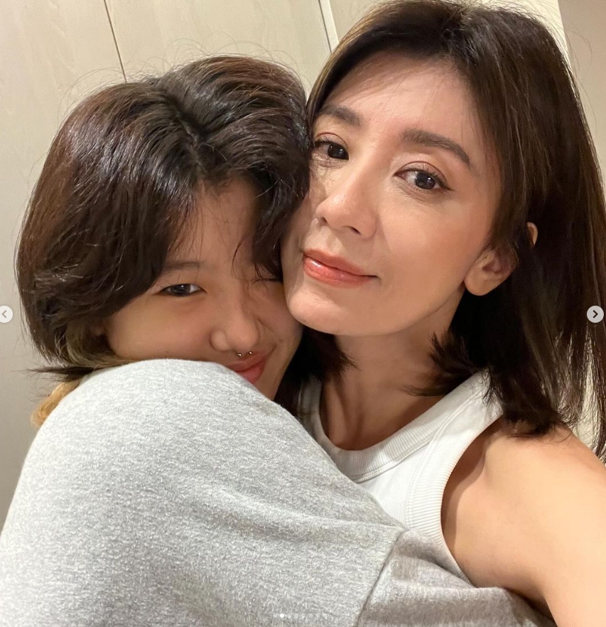 小S愛女「同框梧桐妹」!2大神顏「完美複製星媽基因」私下真面目震暈全網