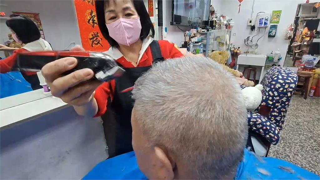 玩文字遊戲?基隆男「剪霸王頭」 辯:沒說要付錢