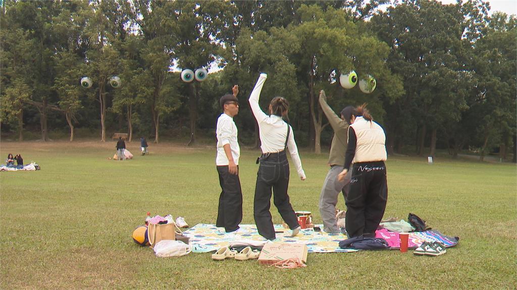 高雄果嶺公園出現「4對大眼」　民眾直呼：像台灣的眼睛