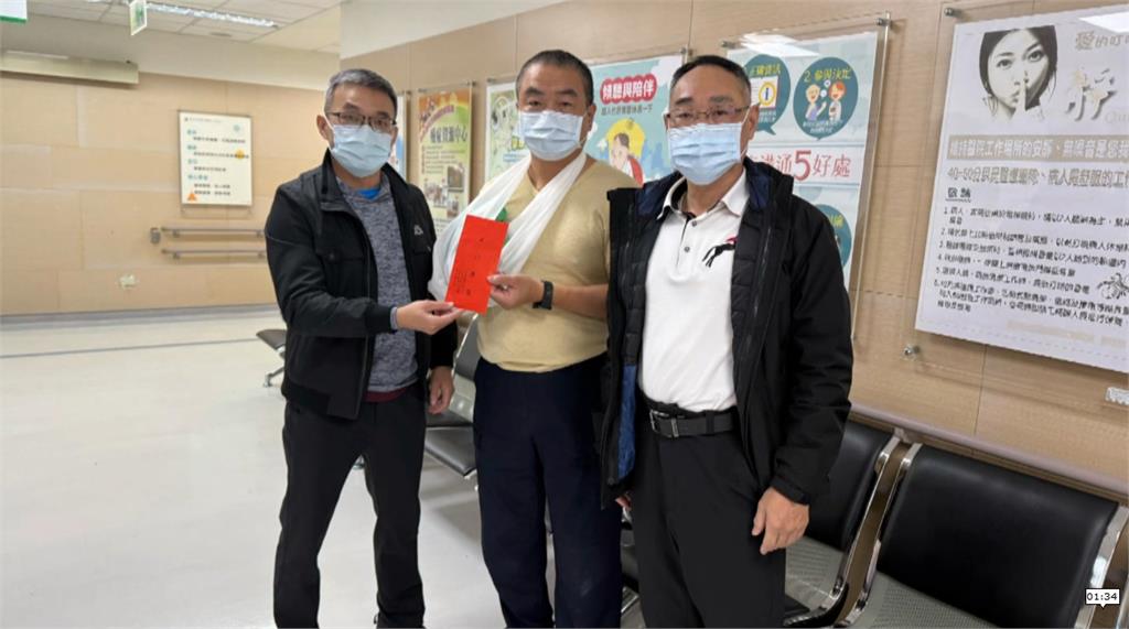 相隔38分鐘！蕭美琴車隊抵台北「又出事」　警遭轎車撞骨折