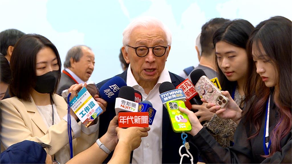 獨／沈伯洋、吳沛憶同框　曹興誠點名「選北市長不二人選」