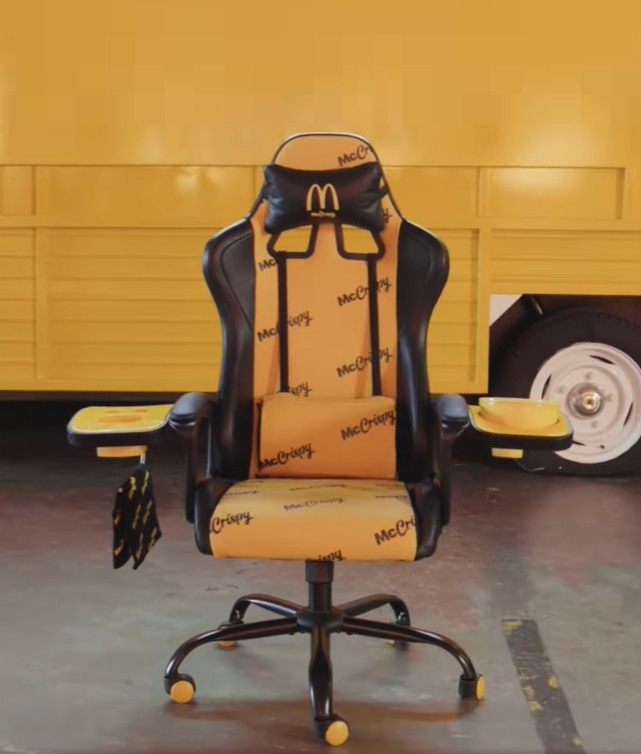 狂！英國麥當勞推出「全球限量電競椅」　兩側有托盤還能放薯條+可樂