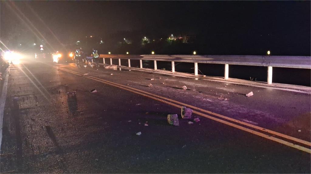 快新聞/凌晨驚魂!台8線驚現落石 駕駛直接撞上