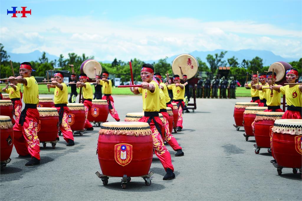 快新聞／韓味滿滿！國慶演出「竟有跳火圈」　網崩潰：美學華到爆