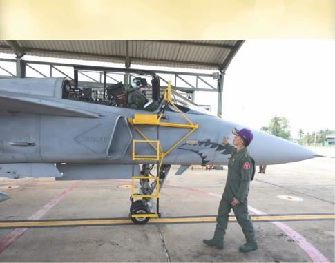 泰王妃蘇堤達駕駛飛機技術超群！「親駕專機7小時」降落日本　 曾開戰機網驚呼