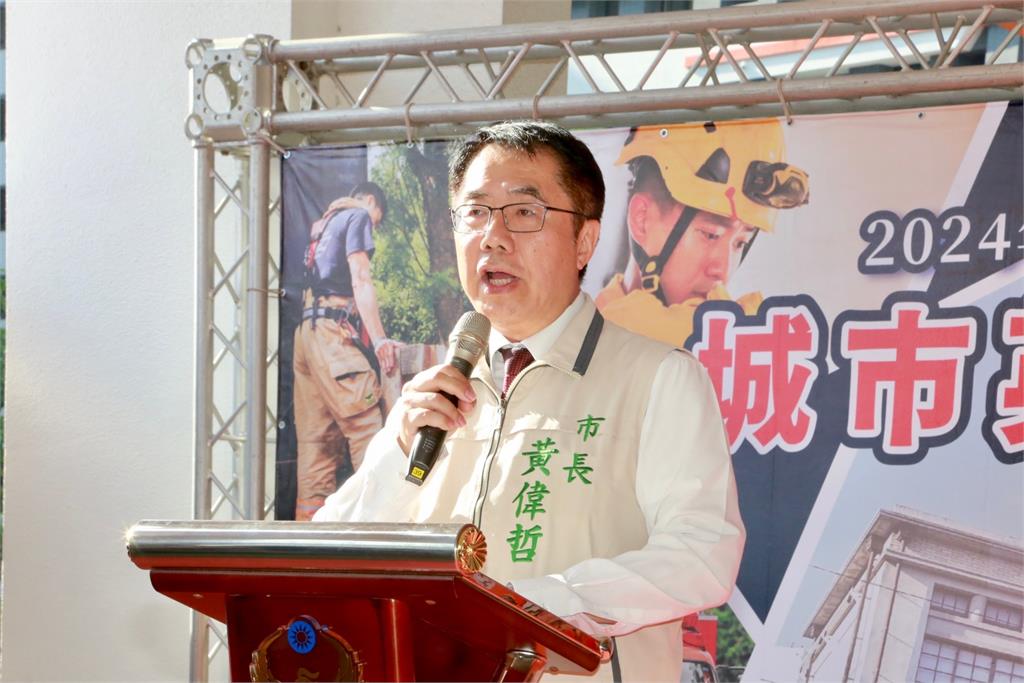 台南推消防形象月曆 黃偉哲:持續提升裝備讓出勤更安全