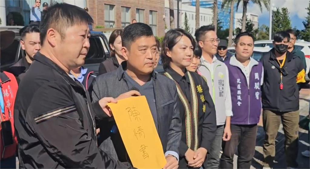 快新聞／徐榛蔚出來！光復災民不滿未編洪災預算　赴縣府陳抗畫面曝