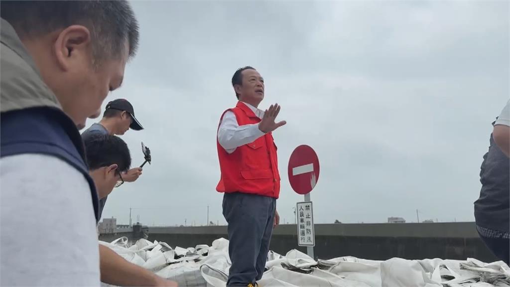 南部淹水災情頻傳！    地方急調派＂太空包＂堆置防再溢堤