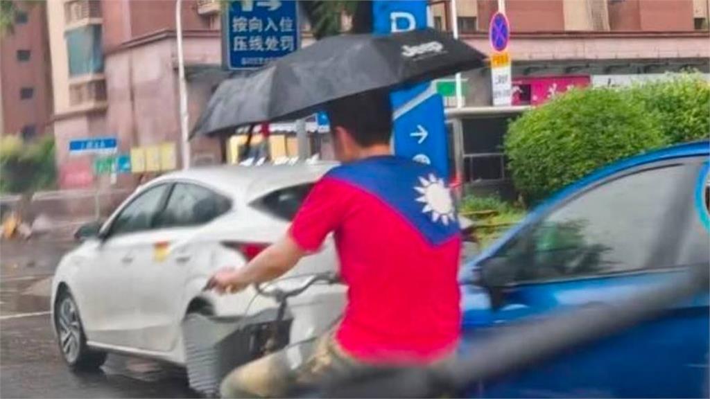哪裡來的勇將？男穿「台灣國旗T恤」在中國街頭遊蕩　牆內網友狂敲碗問一事