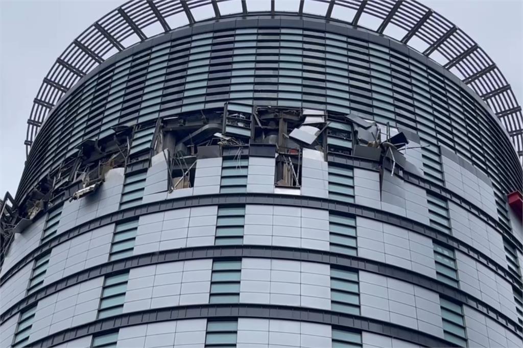 新光三越氣爆消防員「急拿5瓶水」無法結帳!事後協尋店長…釣出本人霸氣回應