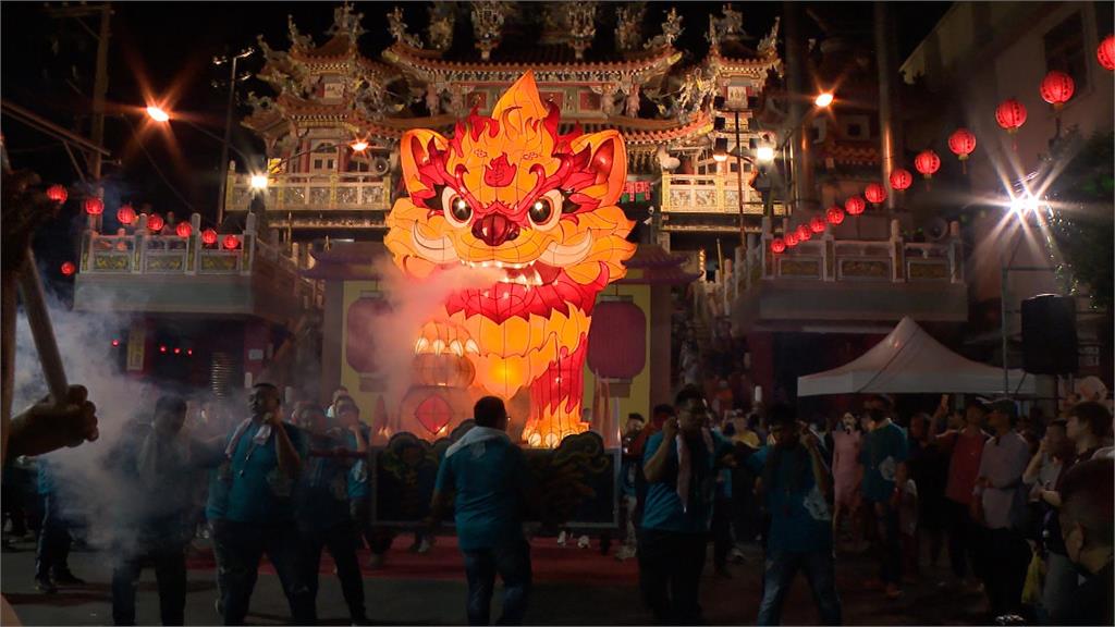 高雄左營萬年季開跑　火獅開光點晴首度巡境