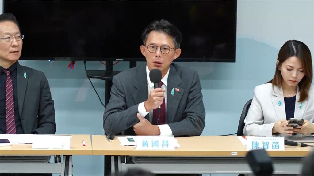 黃國昌訪美返台仍不透露見了誰！綠黨團狠酸雙標：自己知道的就叫「默契」