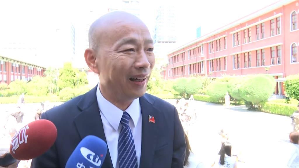 盧秀燕幫光頭噴防曬噴霧 韓國瑜:心理作用