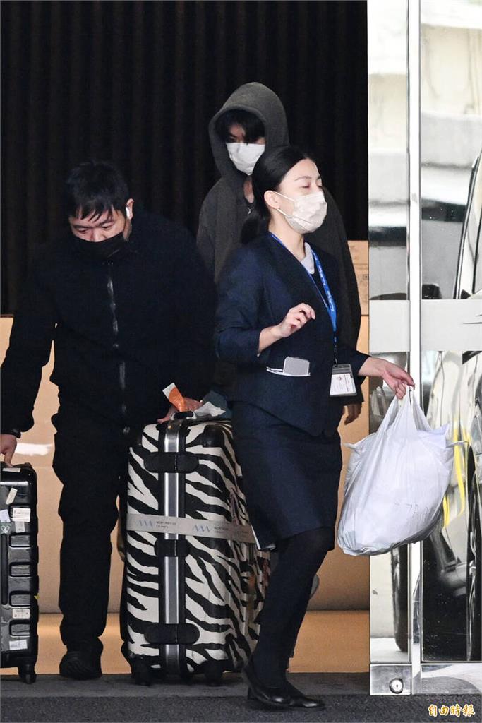 快新聞/大S回來了! 骨灰私人包機已運回台灣