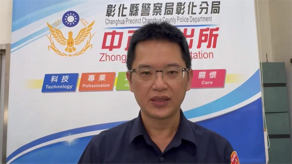 大爺超囂張「叼菸+違停霸佔外車道」!在地人嘆:彰化人日常…