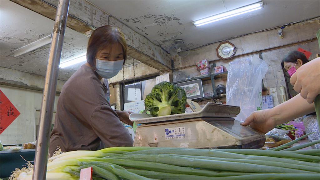 豪雨過境菜價飆！　「這些蔬菜」價格翻倍漲