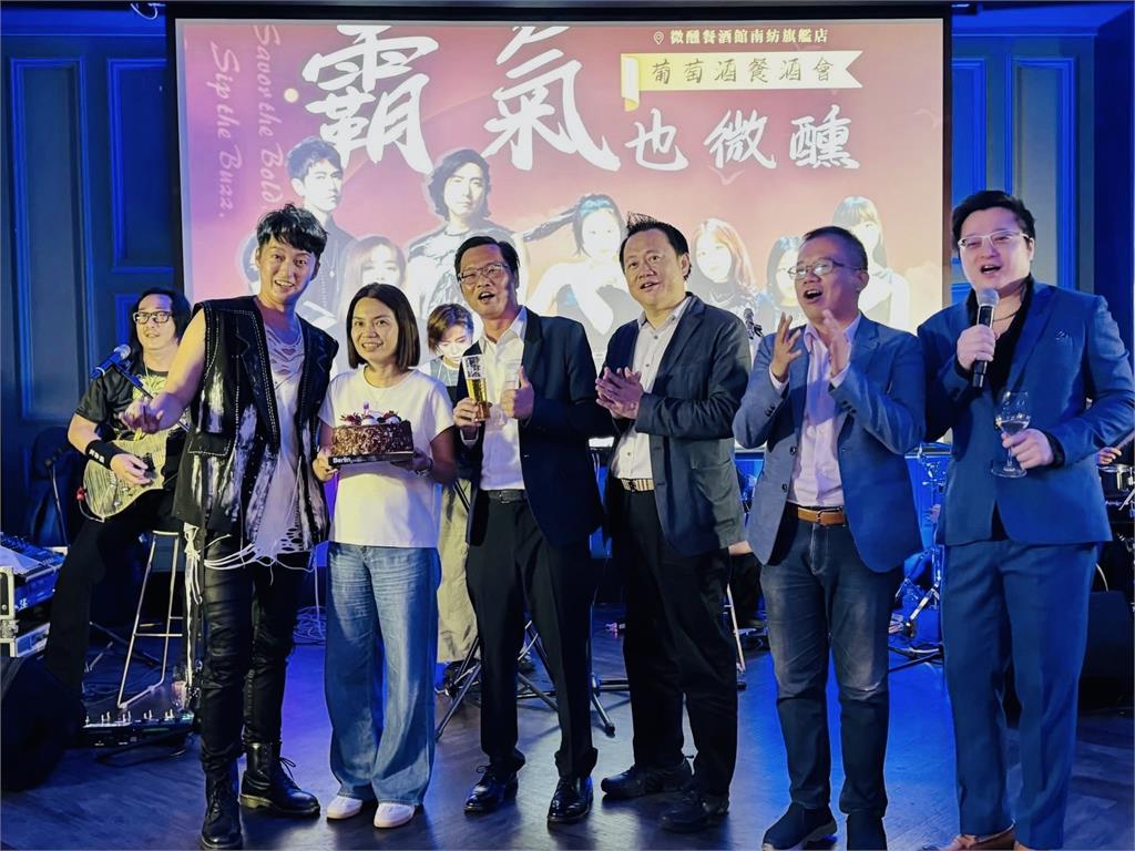 王瞳領軍「霸氣樂團」現身台南演出 捐贈紀念T給偏鄉孩童