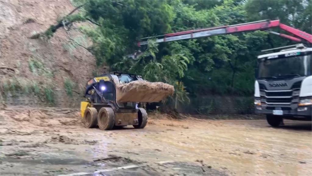 暴雨炸彰化市土石流! 6車遭淹、其中2車卡涵洞