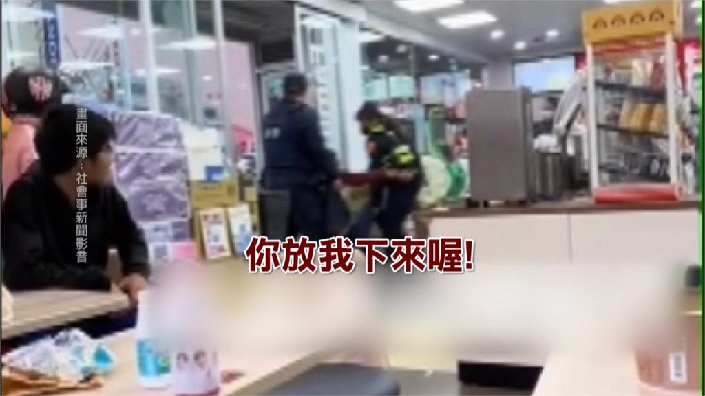 醉男大鬧超商與國中生起爭執 女警到場強制帶離霸氣回嗆「閉嘴」!