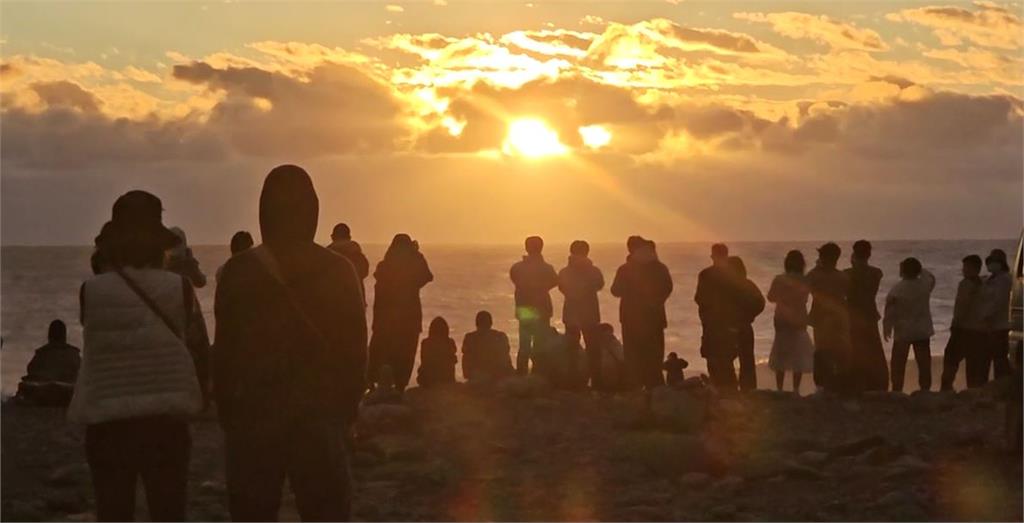 2026元旦最早曙光 屏東鵝鑾鼻6:11迎接太陽